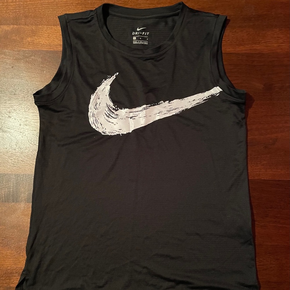 Boys Nike swoosh tank size (L)